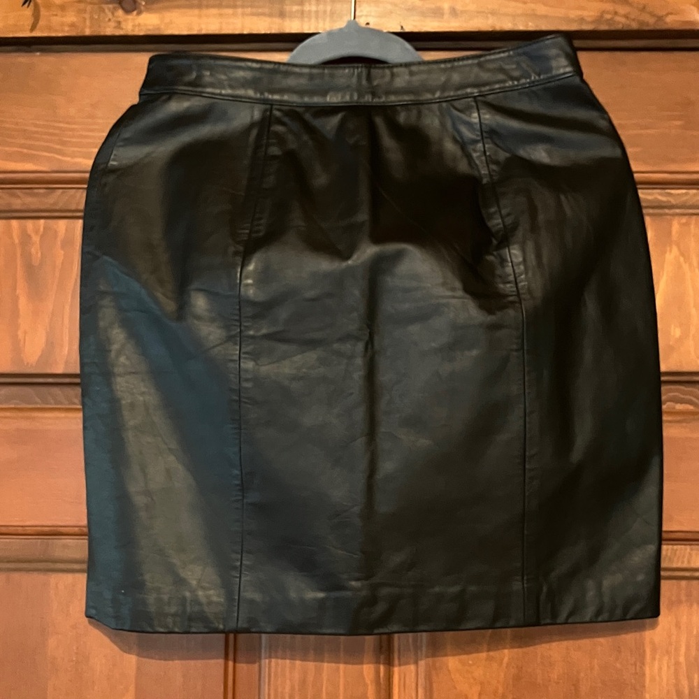 Byrnes & Baker Elegant Black Leather Mini Skirt